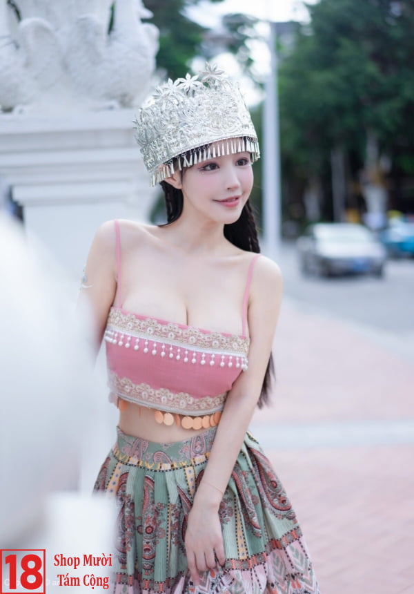 Gái Xinh Khoe Vú To Tròn Căng Mọng (4)
