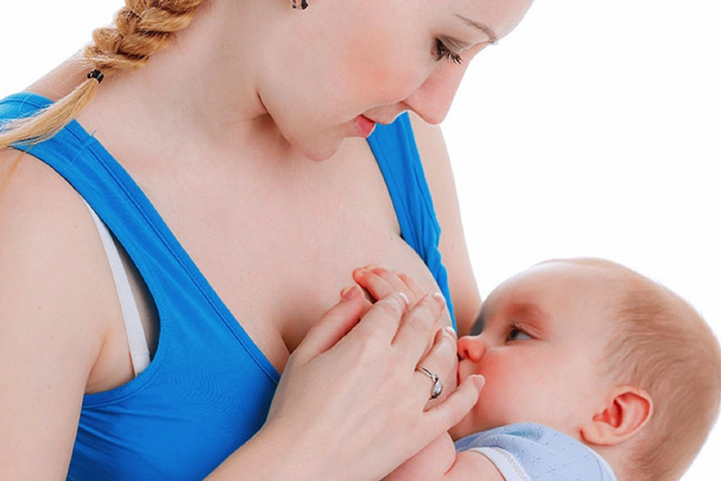 Vệ sinh núm vú sạch sẽ là yếu tố quan trọng trong điều trị nấm đầu vú