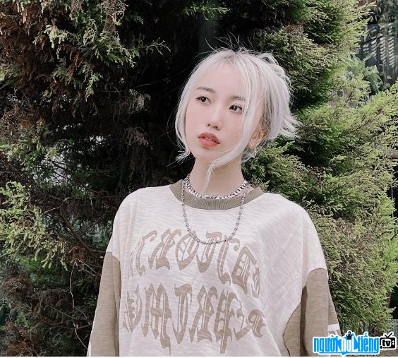 Youtuber Yummie TV chân dung