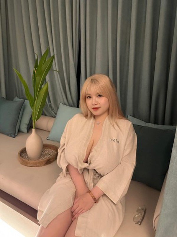 Nhận tin nhắn gạ gẫm, "hot girl ngực khủng" Hải Dương phản ứng sao?