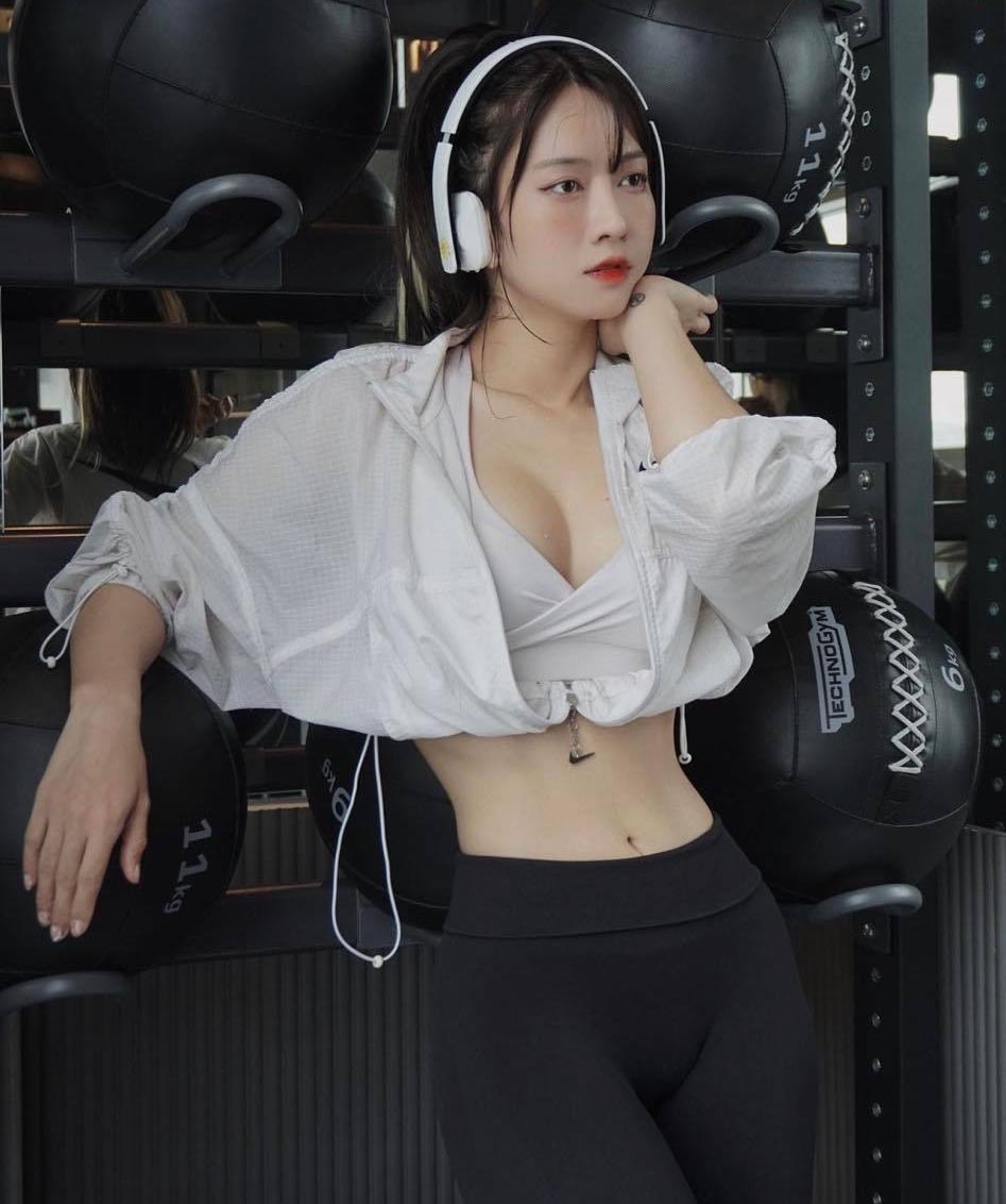 Ảnh Lê Bống đẹp cute, tổng hợp ảnh ngầu, sexy nóng bỏng nhất