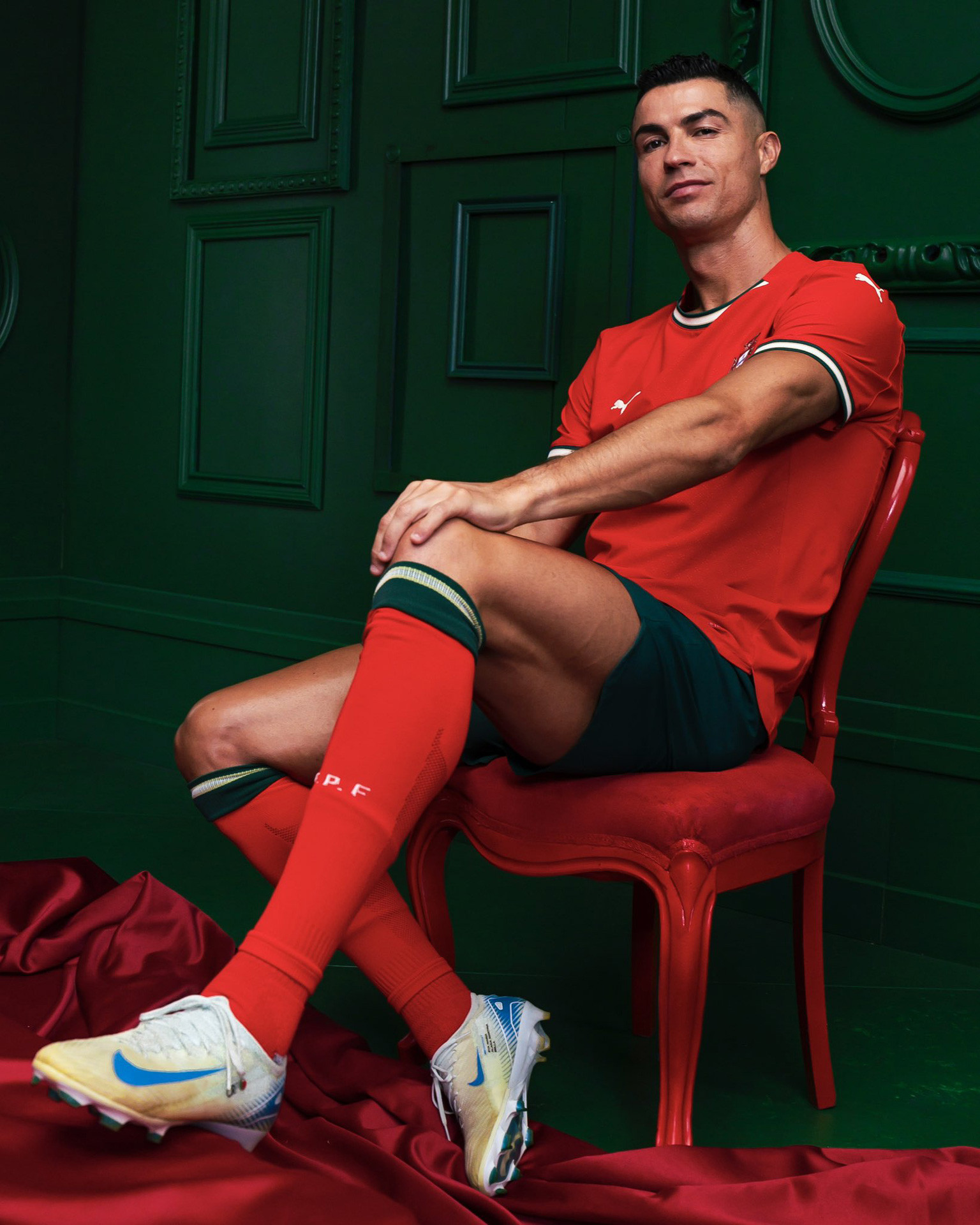 selecaoportugal. Ronaldo Bo Dao Nha.jpg