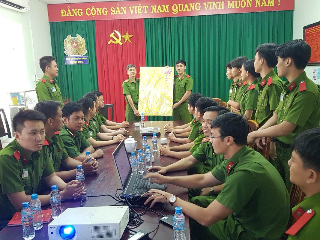 KHOA KỸ THUẬT HÌNH SỰ TỔ CHỨC HOẠT ĐỘNG THỰC TẾ CỦA SINH VIÊN CHUYÊN NGHÀNH KỸ THUẬT HÌNH SỰ HỆ CAO ĐẲNG H04S-H TẠI PHÒNG KỸ THUẬT HÌNH SỰ (PC09) CÔNG AN TỈNH BÌNH DƯƠNG