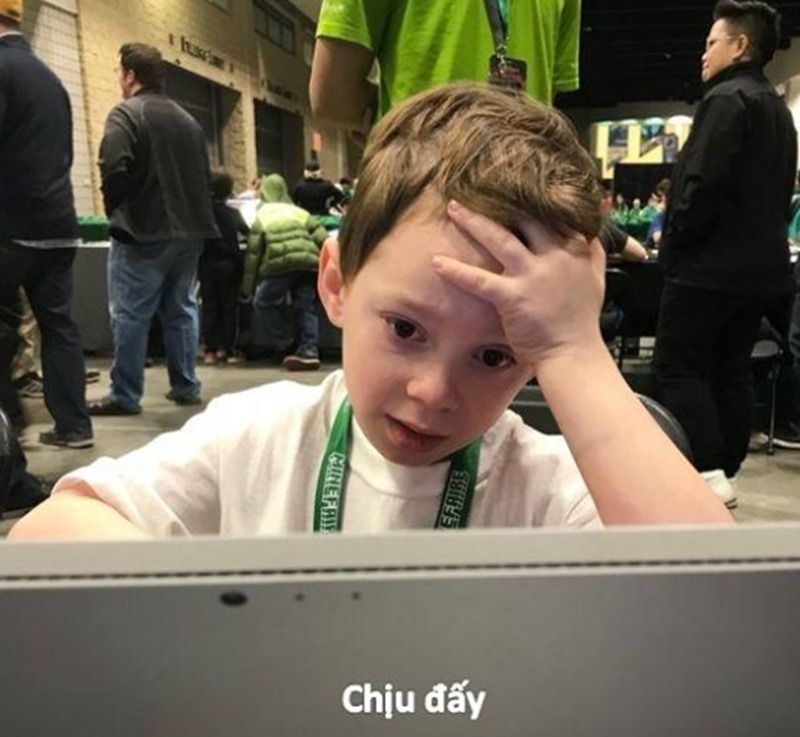 Ảnh người đàn ông bất lực meme