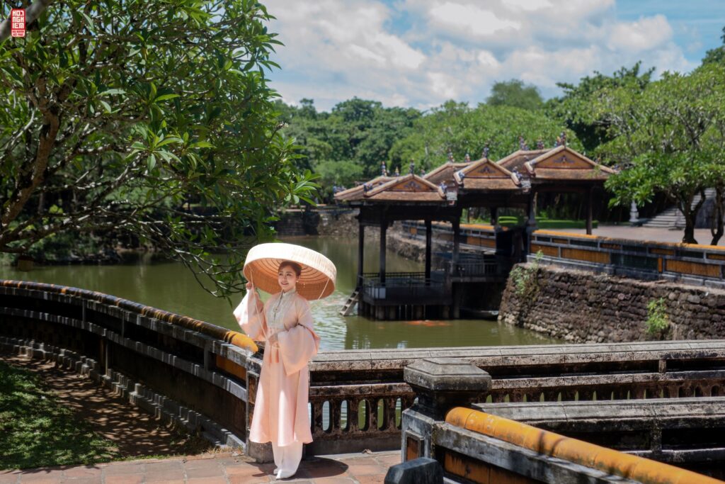 Chụp ảnh Cổ phục tại Lăng Tự Đức