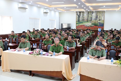 KHAI GIẢNG LỚP HOÀN CHỈNH KIẾN THỨC CẤP BẰNG CAO CẤP LÝ LUẬN CHÍNH TRỊ KHÓA I