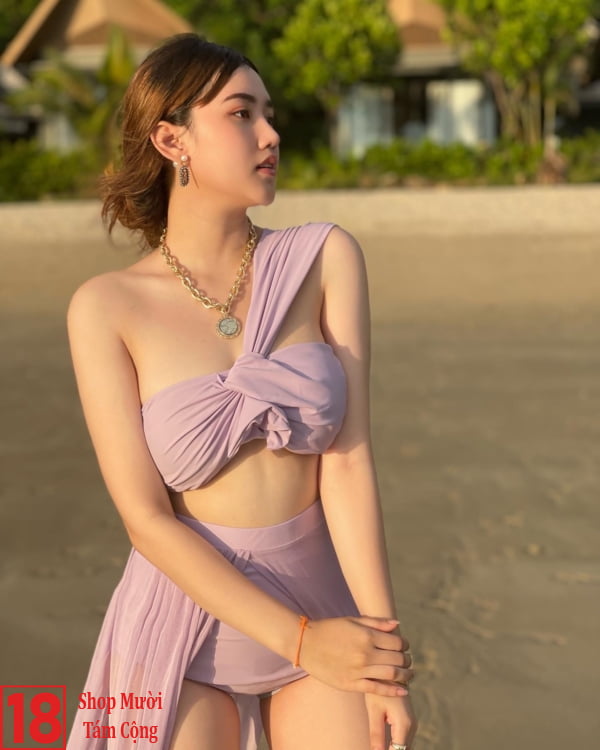 Gái Show Ngực đẹp (1)