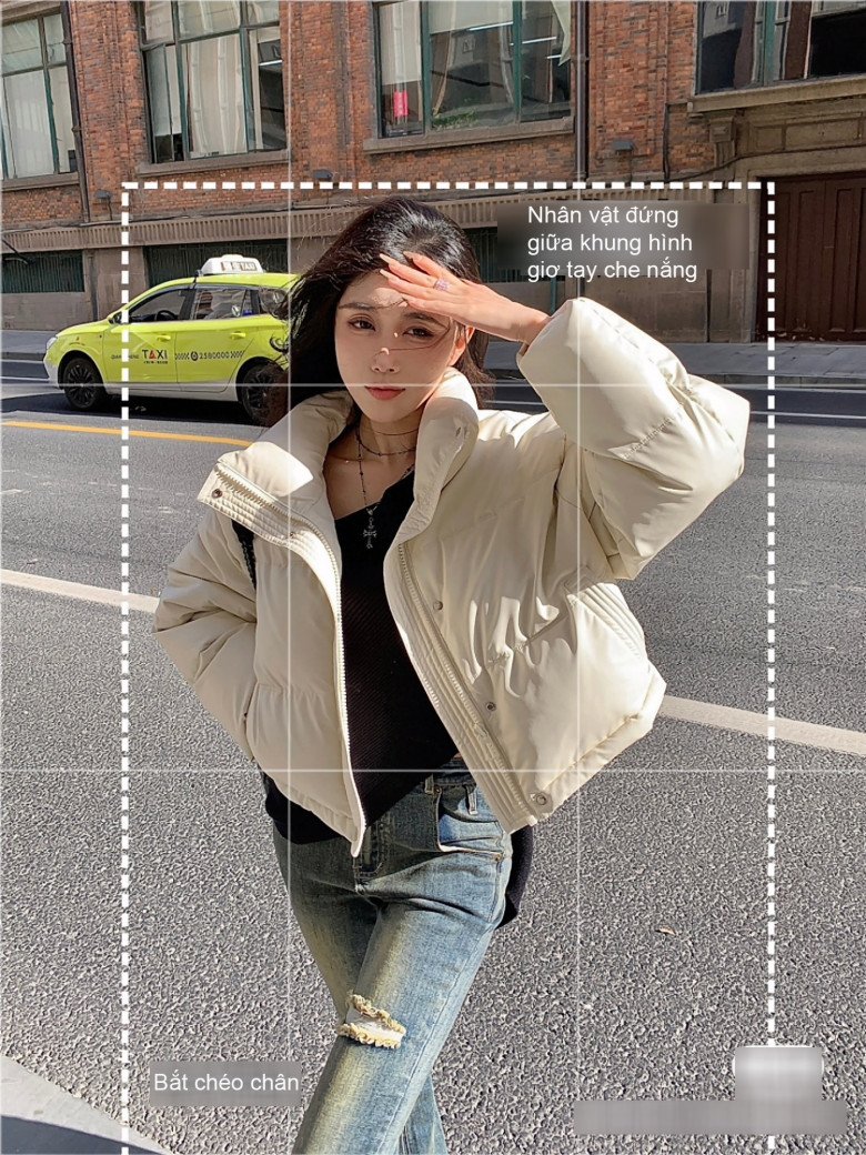 Bạn cũng có thể pose dáng bên đường phố với cách đứng bắt chéo chân, dùng một tay che nắng là đã có một bức ảnh sành điệu và hiện đại. Lưu ý, người chụp nên để nhân vật nằm ở khoảng giữa khung ảnh.
