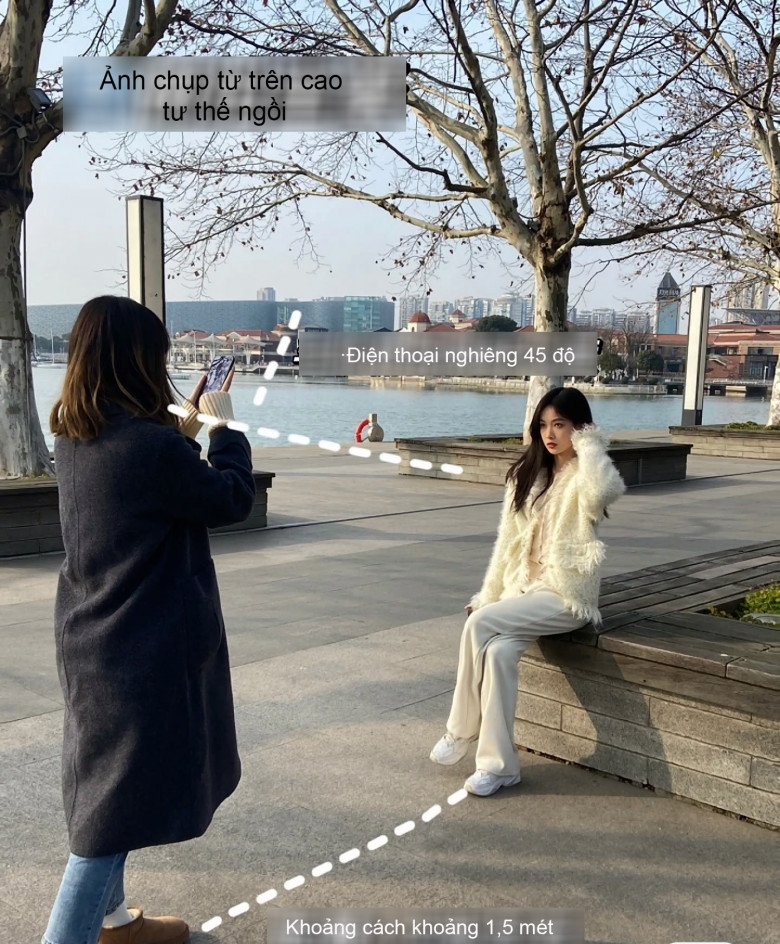 Chị em cũng có thể thực hiện góc ảnh từ trên cao. Camera man đứng cách người chụp khoảng 1,5m, đặt điện thoại nghiêng 1 góc 45 độ.