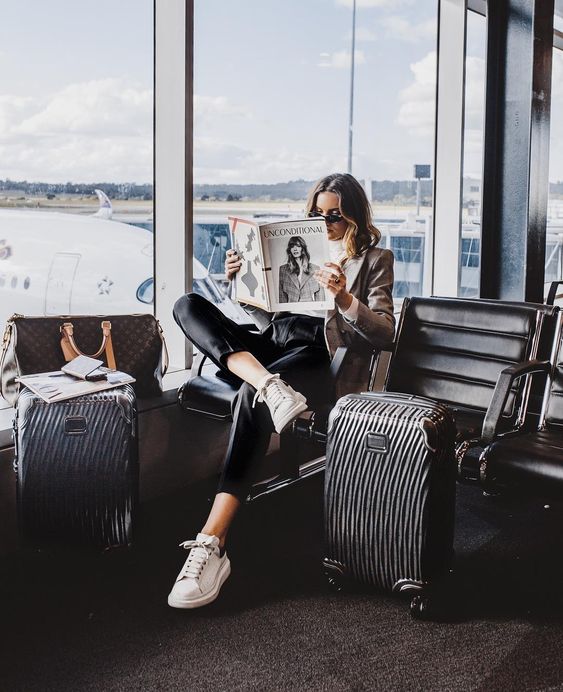Học cách tạo dáng check-in sân bay siêu xịn