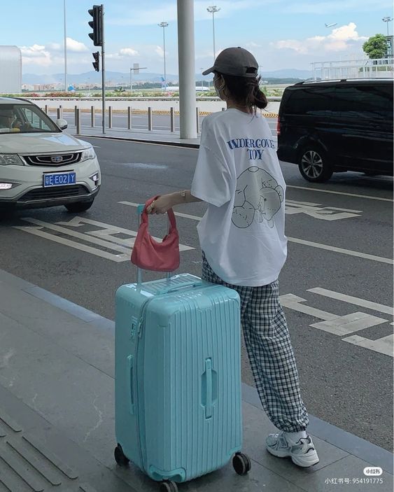 Học cách tạo dáng check-in sân bay siêu xịn