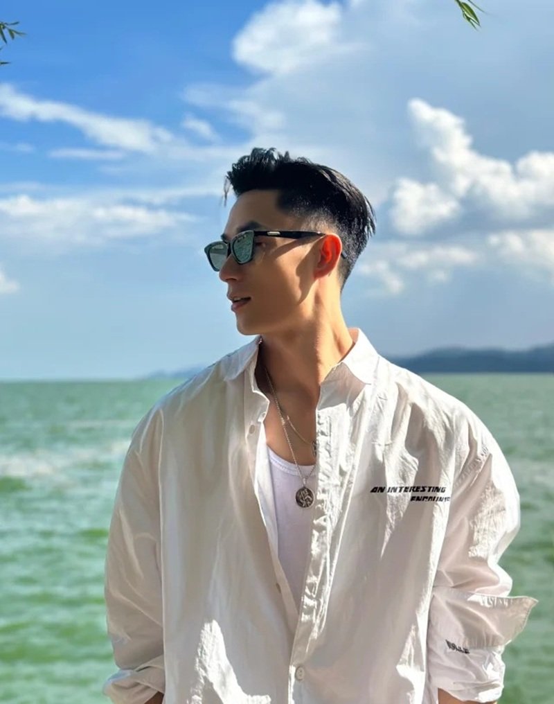 ánh sáng cinematic ảnh trai đẹp che mặt