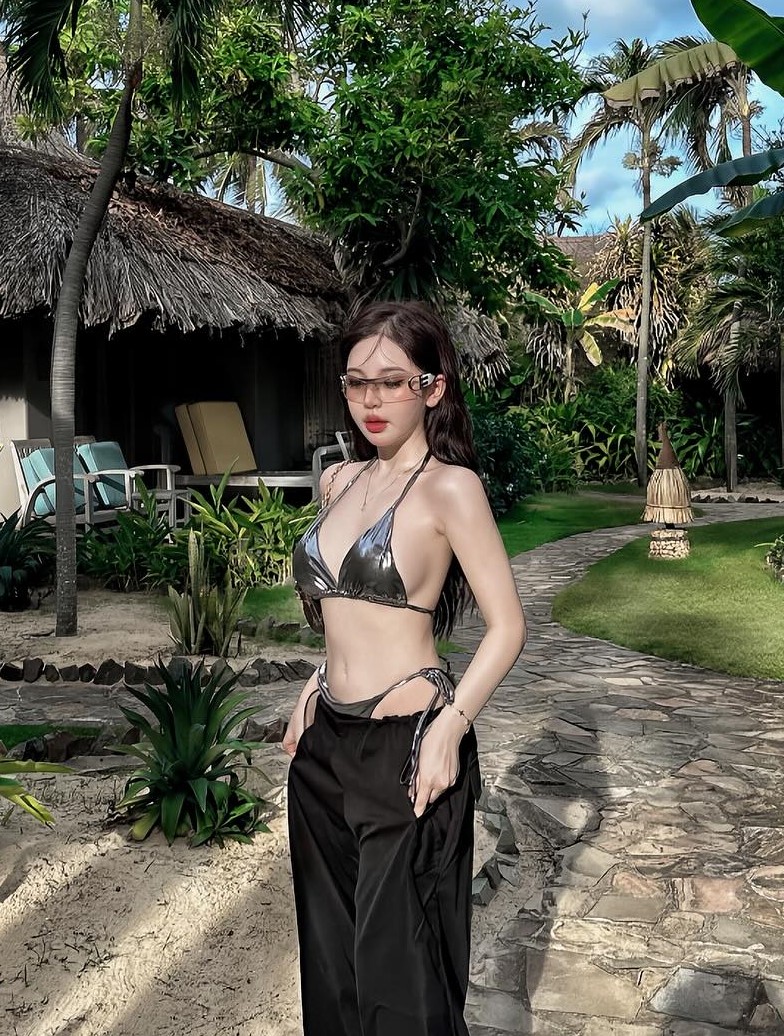 anh-tran-huyen-chau-mac-bikini-cuc-sexy-sau-khi-lo-clip-nong