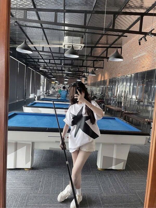 anh con gai choi bida che mat 14