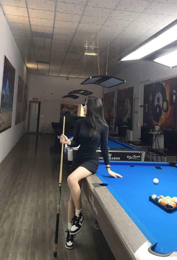 anh con gai choi bida che mat 27