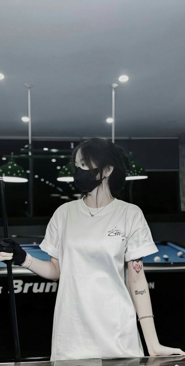 anh con gai choi bida che mat 5