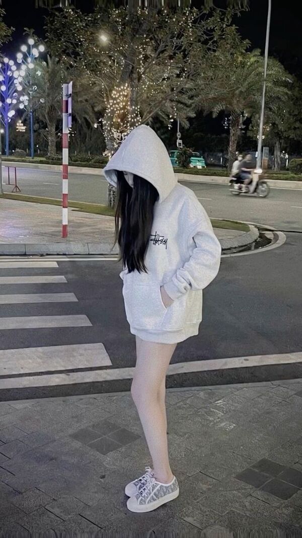 hinh anh gai xinh chup dang che mat 29