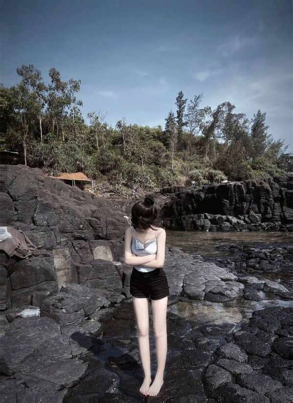 hinh anh gai xinh chup dang che mat 5