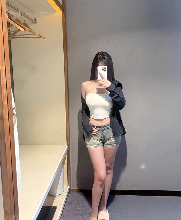 ảnh gái xinh che mặt 29