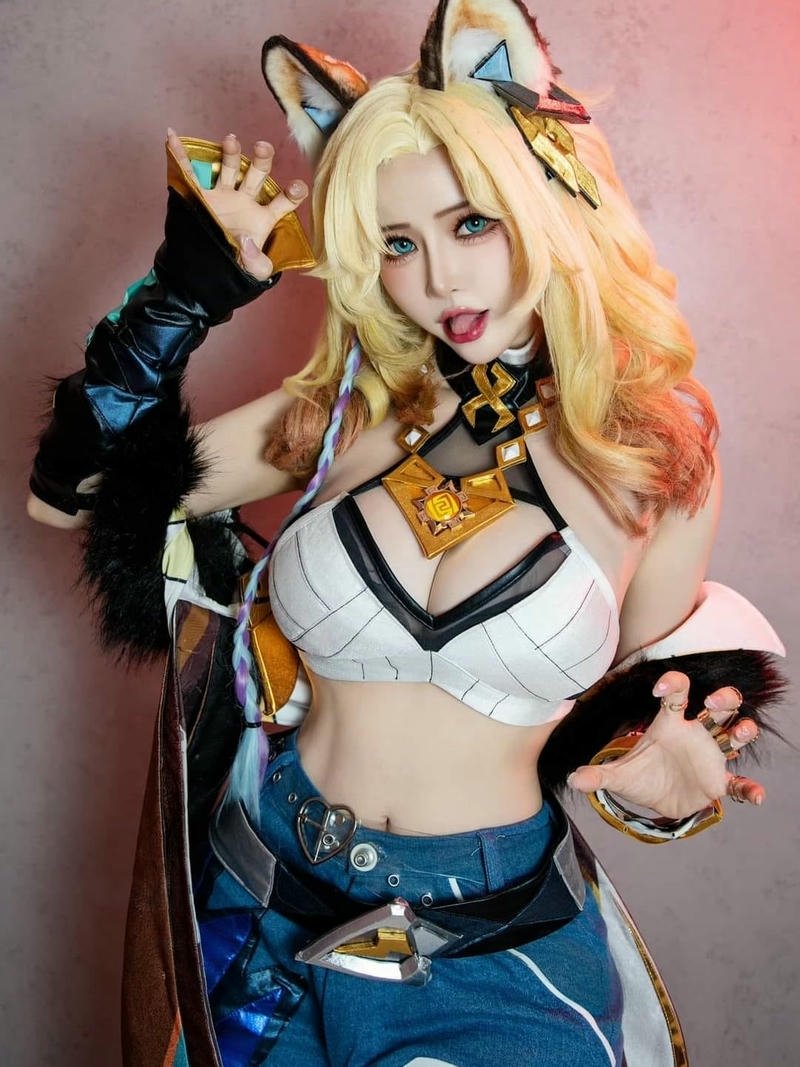 Hình ảnh gái xinh cosplay mặc bikini mang cảm hứng hoạt hình