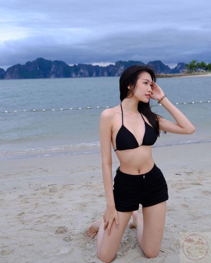 Bạn gái Đoàn Văn Hậu sexy cỡ nào?