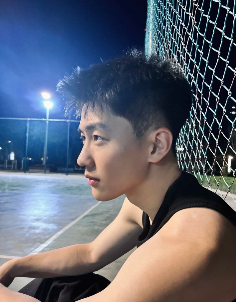 Trai đẹp 2k7 thu hút mọi ánh nhìn