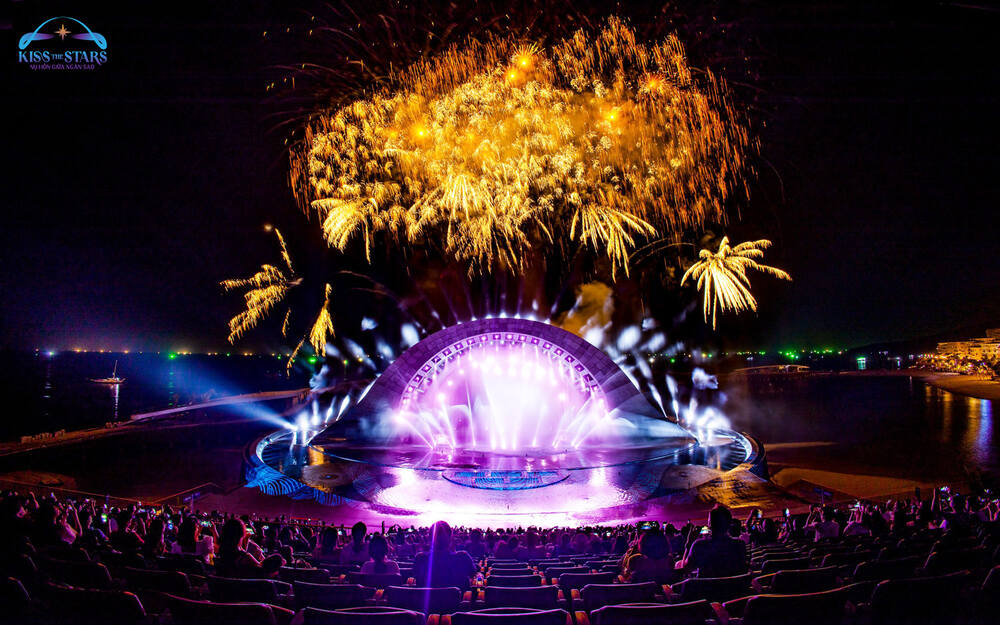 Choáng ngợp với show diễn Kiss The Stars