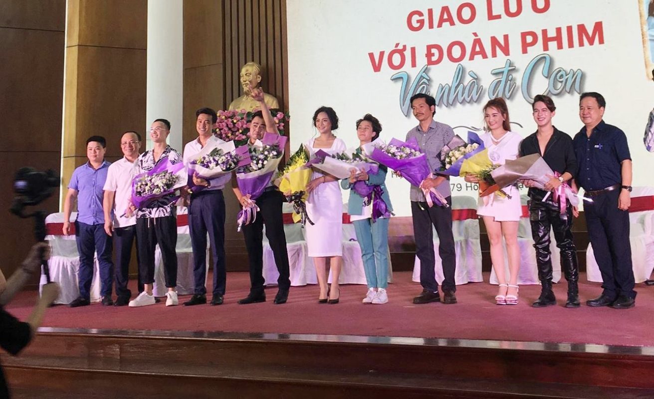 Tuấn Tú tiết lộ Vũ còn ‘gái gú’ nhiều cho tới cuối phim 'Về nhà đi con'