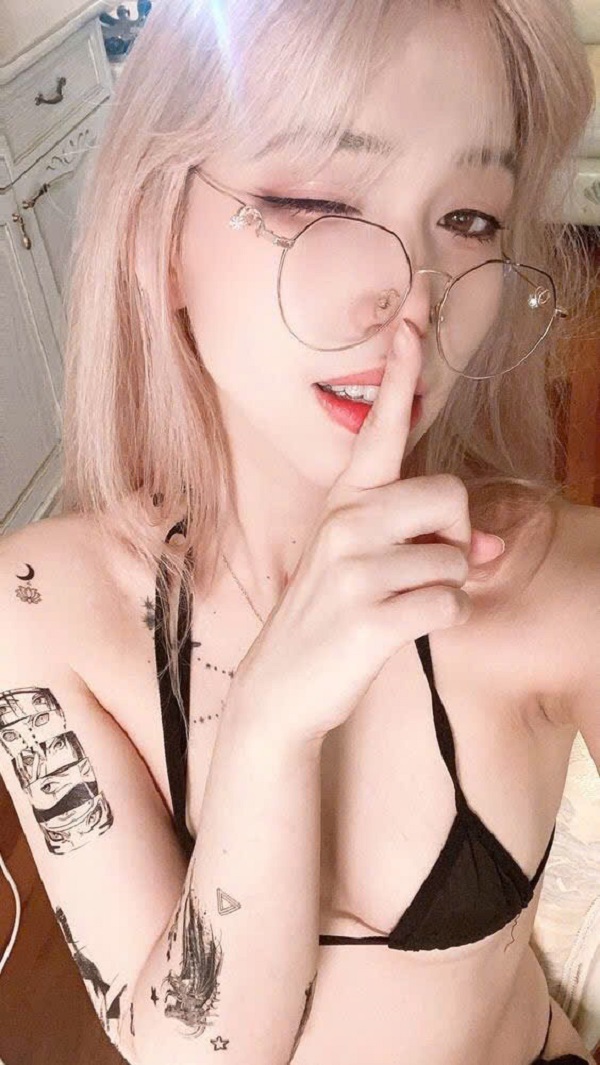 ảnh cosplay vú to 21