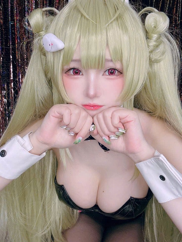 ảnh cosplay vú to 28
