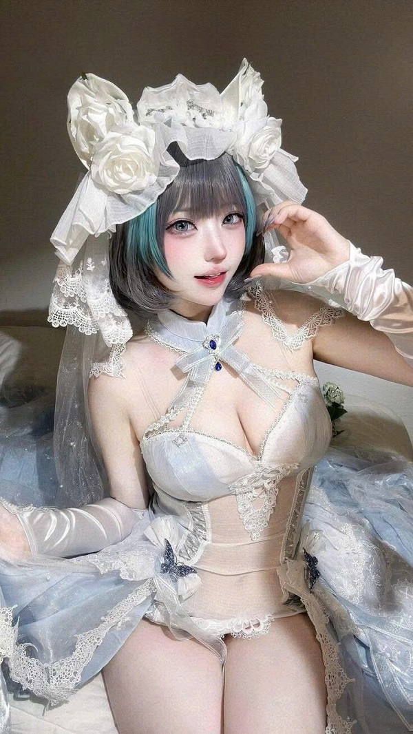 ảnh cosplay vú to 31