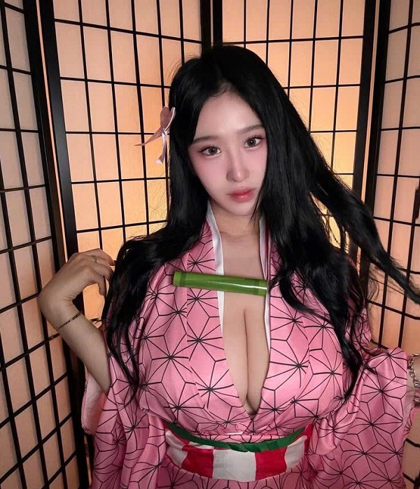 ảnh cosplay vú to 6