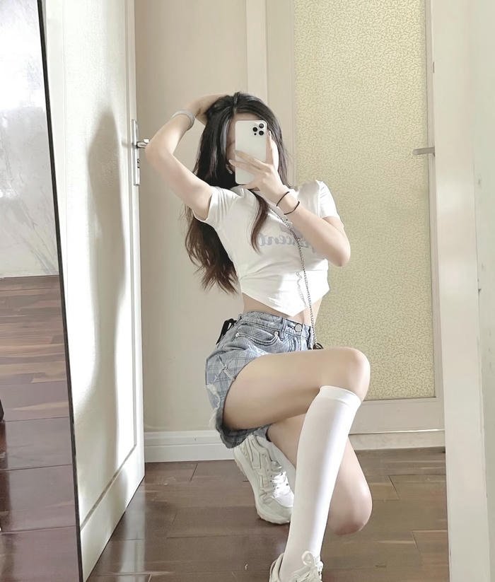 ảnh đùi gái xinh nhẹ nhàng