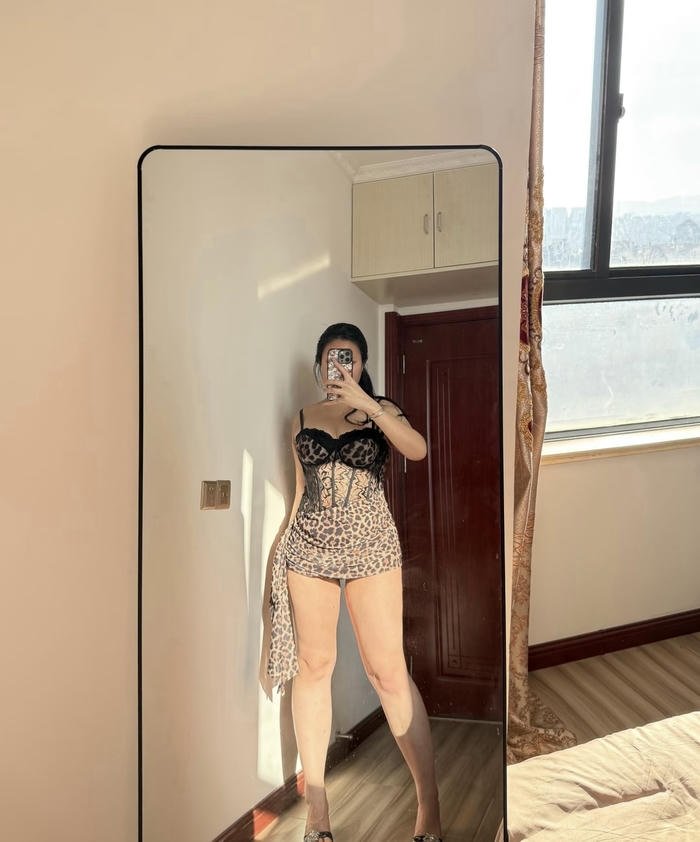 ảnh gái xinh đùi mịn màng