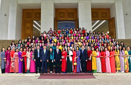 Nữ cán bộ, công chức, viên chức VPCP hưởng ứng “Tuần lễ áo dài Việt Nam”