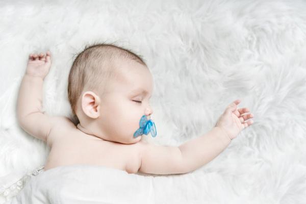 Bé 1 tuổi sâu mòn răng vì thói quen nhiều mẹ Việt hay làm trước giờ đi ngủ của con - 3