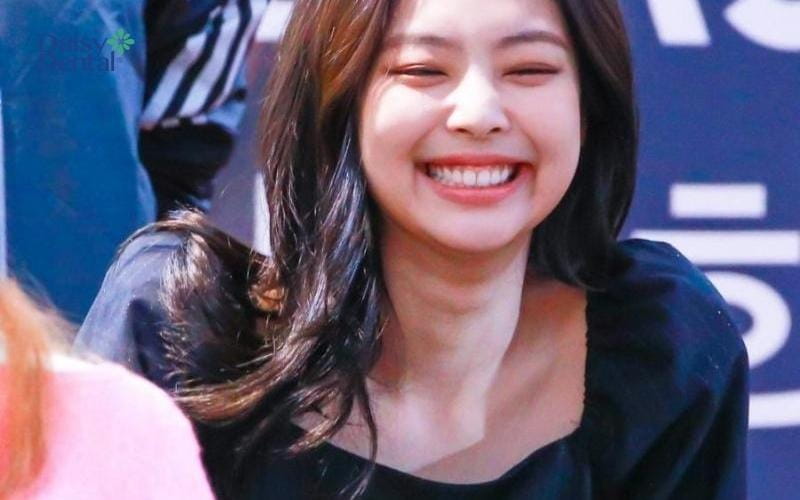 Nụ cười rạng ngời “bất chấp” mọi quy chuẩn của Jennie (Blackpink)