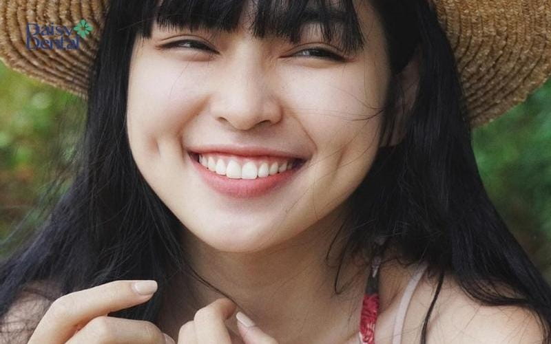 Hình ảnh nụ cười duyên với má lúm đồng tiền - Đặc trưng của nữ diễn viên Khánh Vân