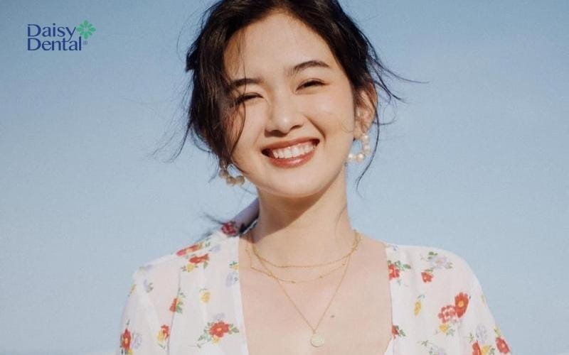 Hình ảnh nụ cười ngọt ngào, tỏa nắng
