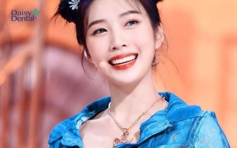 Hình ảnh nụ cười tràn đầy năng lượng trên sân khấu của Joy (Red Velvet)