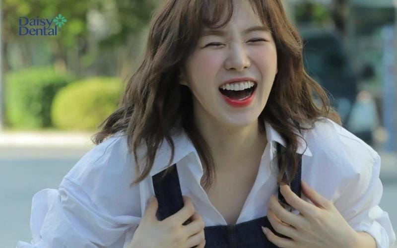 Wendy (Red Velvet) nổi bật với nụ cười vô tư, thoải mái