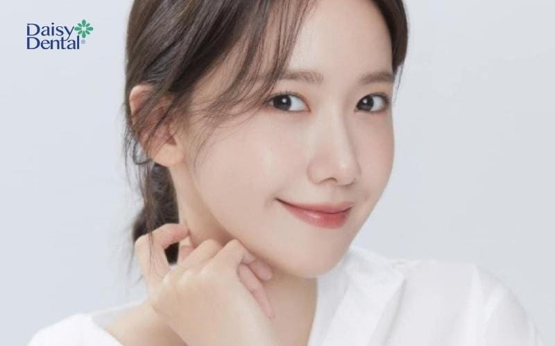 Nụ cười mỉm nhẹ nhàng, duyên dáng của nữ ca sĩ Yoona