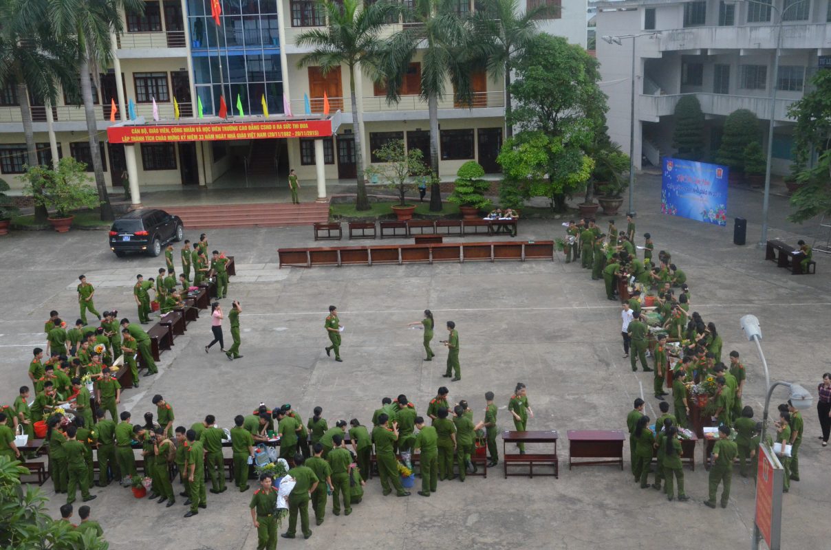 ĐOÀN THANH NIÊN TRƯỜNG CAO ĐẲNG CSND II TỔ CHỨC CUỘC THI CẮM HOA CHÀO MỪNG NGÀY NHÀ GIÁO VIỆT NAM 20/11