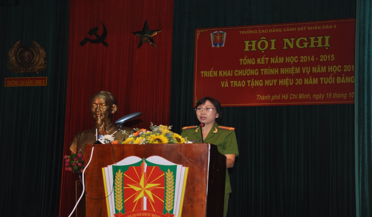 TRƯỜNG CAO ĐẲNG CSND II TỔ CHỨC “HỘI NGHỊ TỔNG KẾT NĂM HỌC 2014 - 2015, TRIỂN KHAI CHƯƠNG TRÌNH NHIỆM VỤ NĂM HỌC 2015 - 2016 VÀ TRAO TẶNG HUY HIỆU 30 NĂM TUỔI ĐẢNG”.