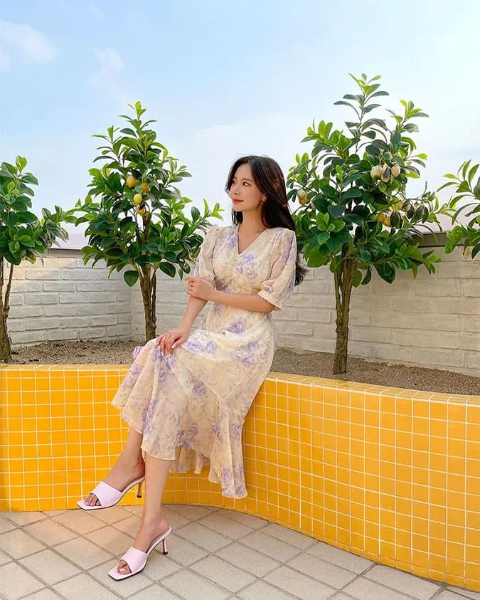 Cách tạo dáng chụp ảnh đẹp khi mặc váy 40