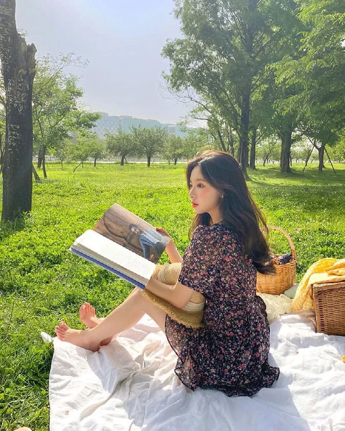 Cách tạo dáng chụp ảnh đẹp khi mặc váy 58