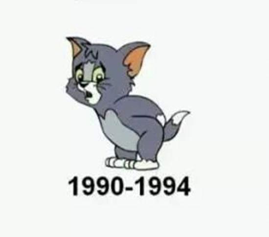 Năm 1992, mèo Tom được đổi thành hình ảnh một chú mèo trưởng thành màu xanh lam.