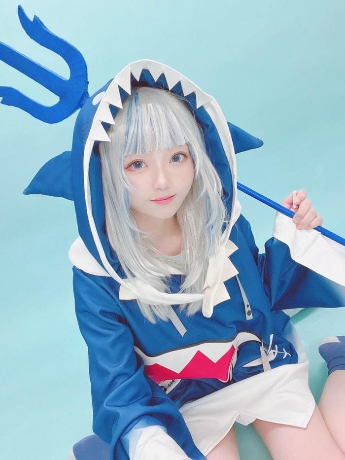 gura cosplay close angle