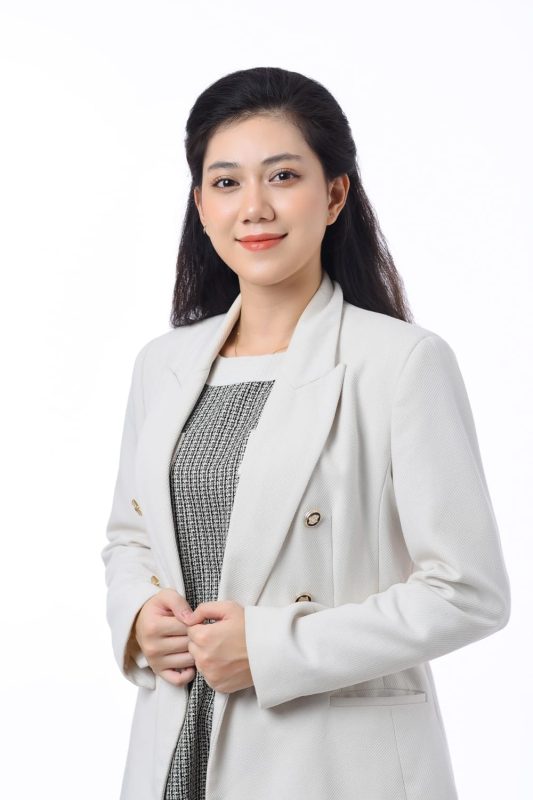 Cách tạo dáng chụp ảnh doanh nhân nữ đẹp nhất – HT Media