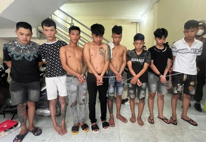 14 cô gái bị giam giữ, bắt chụp ảnh khỏa thân để khống chế - 1